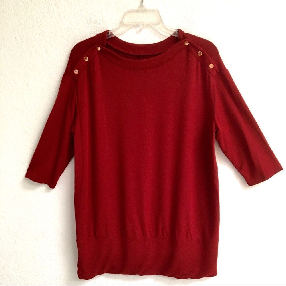 Isabel Maternity cranberry snap neck top M